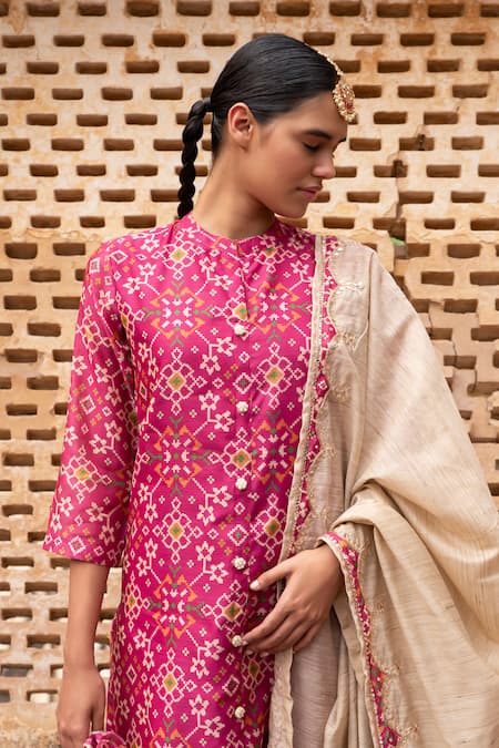 Buy Karaj Jaipur Pink Chanderi, Cotton Tassels Bandeau Neck Patola Print Kurta Set Online at Aza Fashions Buy_Karaj Jaipur_Pink Chanderi, Cotton Tassels Bandeau Neck Patola Print Kurta Set _Online_at_Aza_Fashions