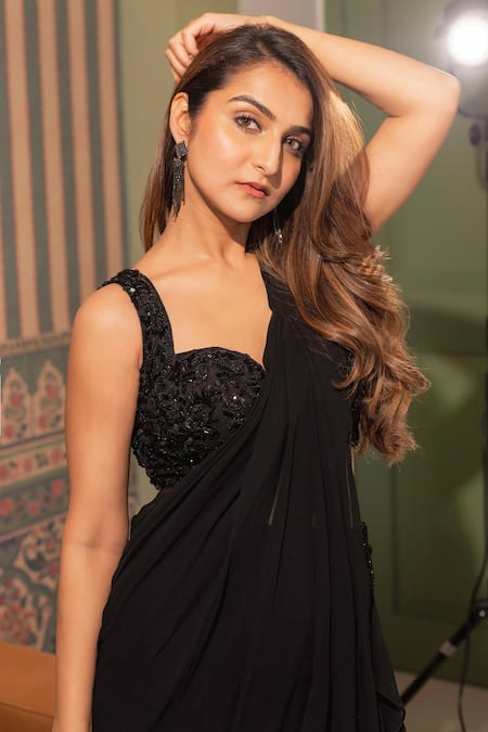 Dajwaree_Black Georgette, Net Cut Work Sweetheart Embroidered Pre-draped Saree And Blouse _at_Aza_Fashions