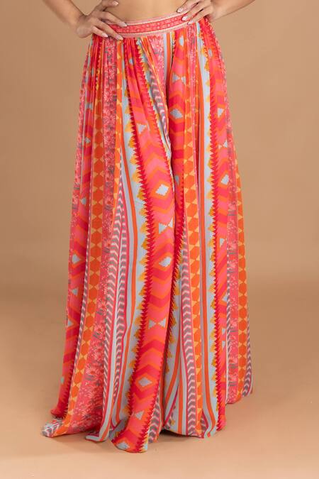 Lavina Sippy_Coral Georgette Mirrors, Embroidery V-neck Geometric Kurta Set _Online_at_Aza_Fashions