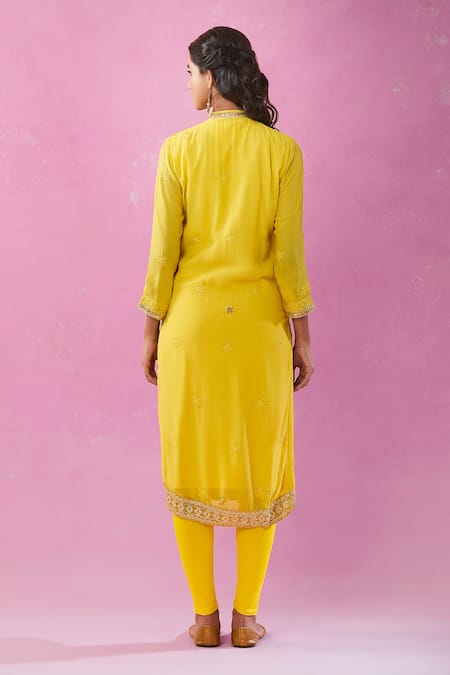 Kunwarani Ritu Paisley Chikankari Kurta Set 
