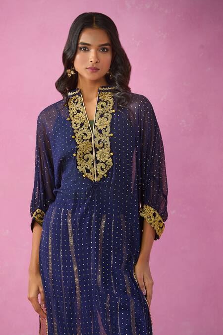 Kunwarani Ritu_Blue Georgette Mirrors, Embroidery Collared Mukaish Kurta Pant Set _Online_at_Aza_Fashions