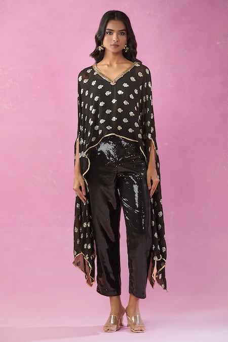Kunwarani Ritu_Black Georgette Sequins V-neck Butti Embroidered Tunic And Pant Set _Online_at_Aza_Fashions