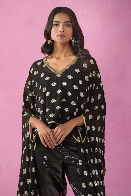 Buy_Kunwarani Ritu_Black Georgette Sequins V-neck Butti Embroidered Tunic And Pant Set _Online_at_Aza_Fashions
