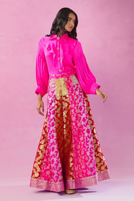 Buy Kunwarani Ritu Pink Silk Collared Floral Banarasi Lehenga Set Online at Aza Fashions Buy_Kunwarani Ritu_Pink Silk Collared Floral Banarasi Lehenga Set _Online_at_Aza_Fashions