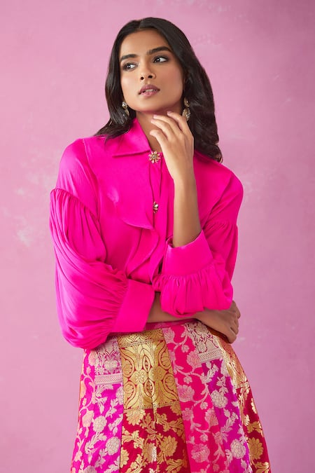 Shop Kunwarani Ritu Pink Silk Collared Floral Banarasi Lehenga Set Online at Aza Fashions Shop_Kunwarani Ritu_Pink Silk Collared Floral Banarasi Lehenga Set _Online_at_Aza_Fashions