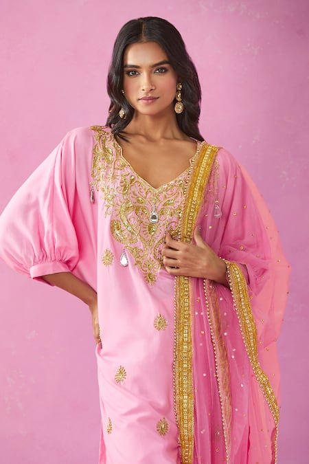 Kunwarani Ritu_Pink Cotton Embroidery, Zari V-neck Floral Zardozi Kurta Set _Online_at_Aza_Fashions