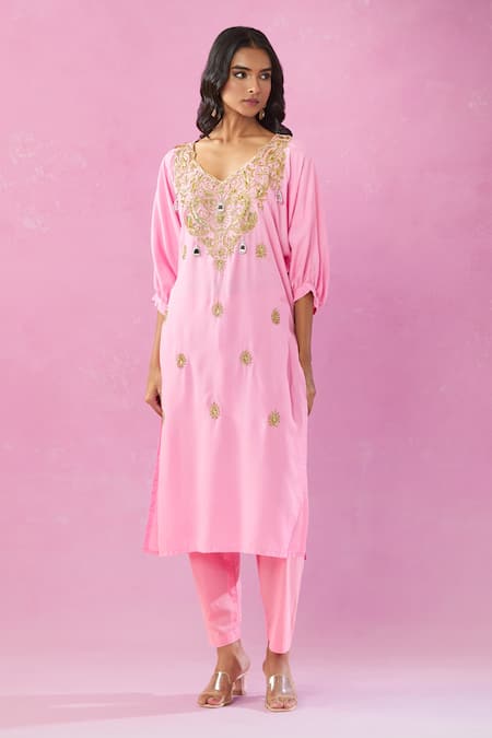 Shop_Kunwarani Ritu_Pink Cotton Embroidery, Zari V-neck Floral Zardozi Kurta Set _Online_at_Aza_Fashions
