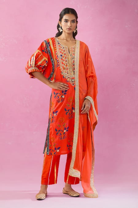 Buy_Kunwarani Ritu_Orange Cotton Gota Patti, Embroidery Split V-neck Floral Kurta Pant Set 