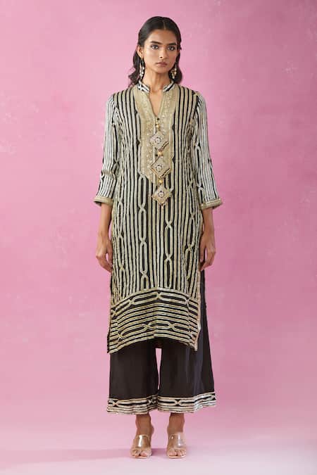 Kunwarani Ritu_Black Georgette Embroidery Collared Geometric Gota Patti Kurta Pant Set _at_Aza_Fashions