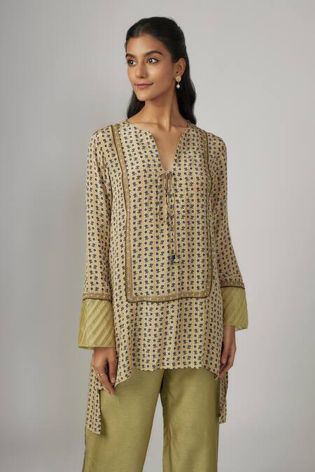 Sandhya Shah Green Crepe, Silk Cut Work Split V-neck Printed Kurta And Pant Set Online at Aza Fashions Sandhya Shah_Green Crepe, Silk Cut Work Split V-neck Printed Kurta And Pant Set _Online_at_Aza_Fashions