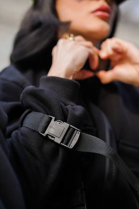 Buy_The Episode_Black Fleece Buckles High Neck Detail Sweatshirt And Joggers Set 