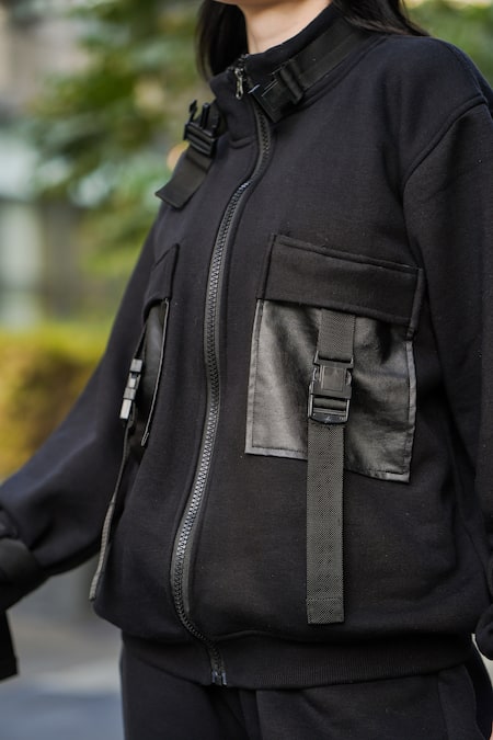 Shop_The Episode_Black Fleece Buckles High Neck Detail Sweatshirt And Joggers Set 