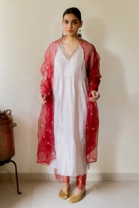 Juanita by Shubhda Rouge Straight Kurta Set With Contrast Dupatta 