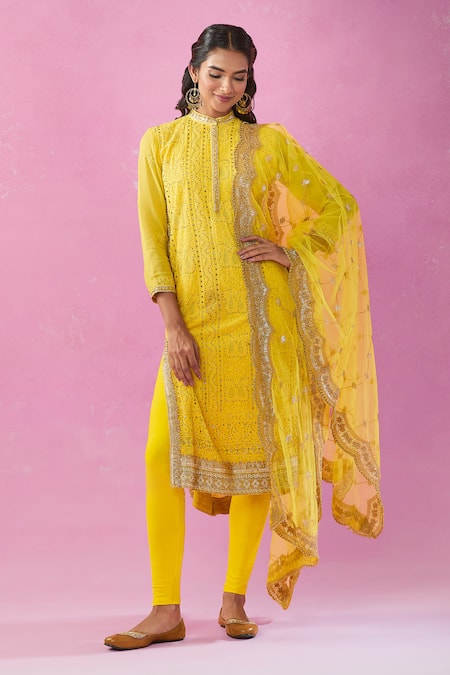 Kunwaraniritu Paisley Embroidered Kurta Set 