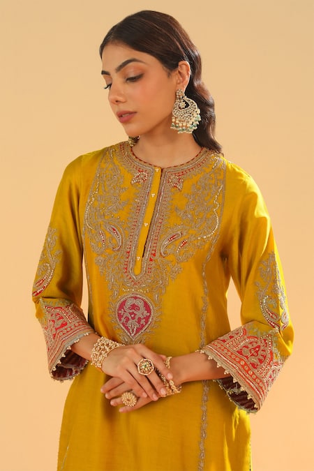 Shop Sheetal Batra Yellow Organza, Satin Sequins, Zari Mughal Bloom Embroidered Kurta Set Online at Aza Fashions Shop_Sheetal Batra_Yellow Organza, Satin Sequins, Zari Mughal Bloom Embroidered Kurta Set _Online_at_Aza_Fashions