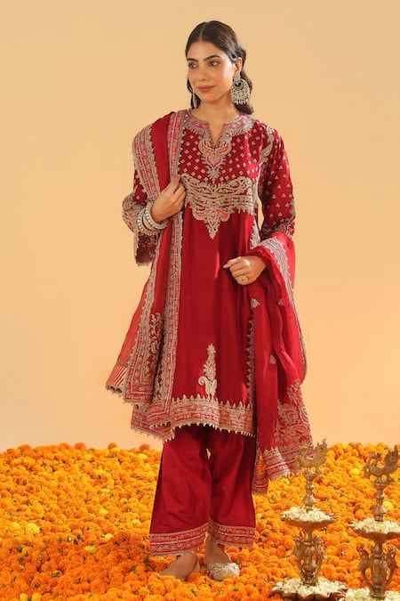 Sheetal Batra_Red , Organza Embroidery, Zari Split V-neck Kirandori Chauga Kurta Set _Online_at_Aza_Fashions