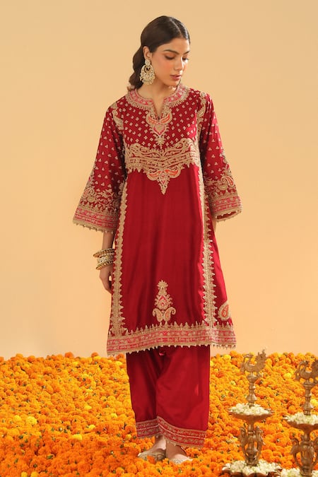 Shop_Sheetal Batra_Red , Organza Embroidery, Zari Split V-neck Kirandori Chauga Kurta Set _Online_at_Aza_Fashions
