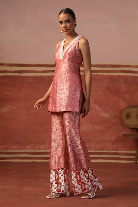 Sabe Pink Brocade Pearls, Embroidery V-neck Floral Woven Kurta And Pant Set Online at Aza Fashions Sabe_Pink Brocade Pearls, Embroidery V-neck Floral Woven Kurta And Pant Set _Online_at_Aza_Fashions