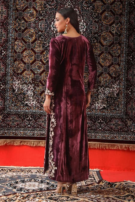 Shop Sabe Wine Velvet, Net Zari V-neck Zardozi Embroidered Kurta Set at Aza Fashions Shop_Sabe_Wine Velvet, Net Zari V-neck Zardozi Embroidered Kurta Set _at_Aza_Fashions