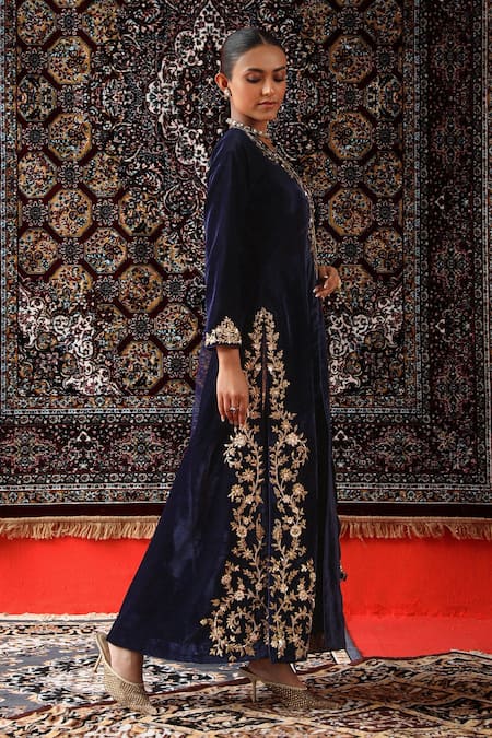 Buy Sabe Blue Velvet, Net Embroidery, Zari V-neck Navy Zardozi Kurta Set Online at Aza Fashions Buy_Sabe_Blue Velvet, Net Embroidery, Zari V-neck Navy Zardozi Kurta Set _Online_at_Aza_Fashions