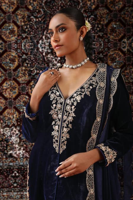 Shop Sabe Blue Velvet, Net Embroidery, Zari V-neck Navy Zardozi Kurta Set Online at Aza Fashions Shop_Sabe_Blue Velvet, Net Embroidery, Zari V-neck Navy Zardozi Kurta Set _Online_at_Aza_Fashions