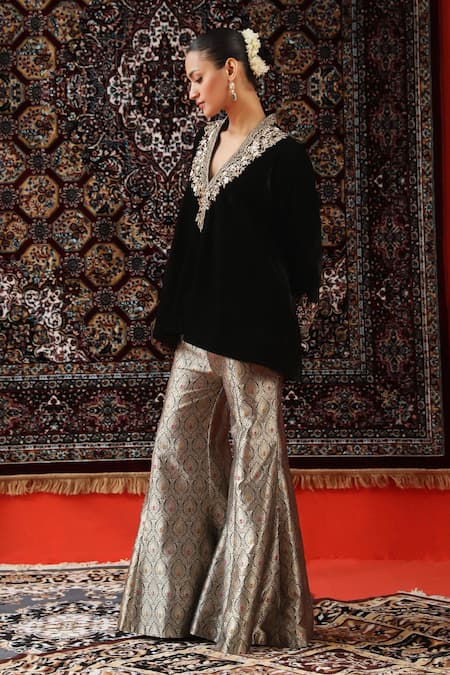 Buy Sabe Black Velvet, Brocade Zari V-neck Zardozi Embroidered Kurta And Sharara Set Online at Aza Fashions Buy_Sabe_Black Velvet, Brocade Zari V-neck Zardozi Embroidered Kurta And Sharara Set _Online_at_Aza_Fashions