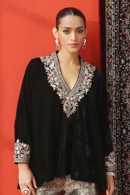 Sabe Black Velvet, Brocade Zari V-neck Zardozi Embroidered Kurta And Sharara Set at Aza Fashions Sabe_Black Velvet, Brocade Zari V-neck Zardozi Embroidered Kurta And Sharara Set _at_Aza_Fashions