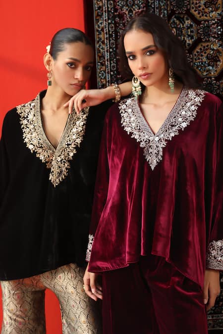 Buy Sabe Black Velvet, Brocade Zari V-neck Zardozi Embroidered Kurta And Sharara Set Buy_Sabe_Black Velvet, Brocade Zari V-neck Zardozi Embroidered Kurta And Sharara Set