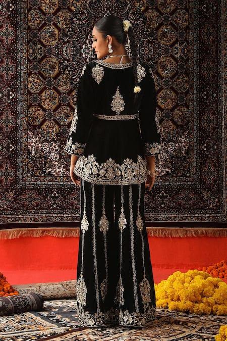 Sabe Floral Gota Patti Velvet Kurta Set 