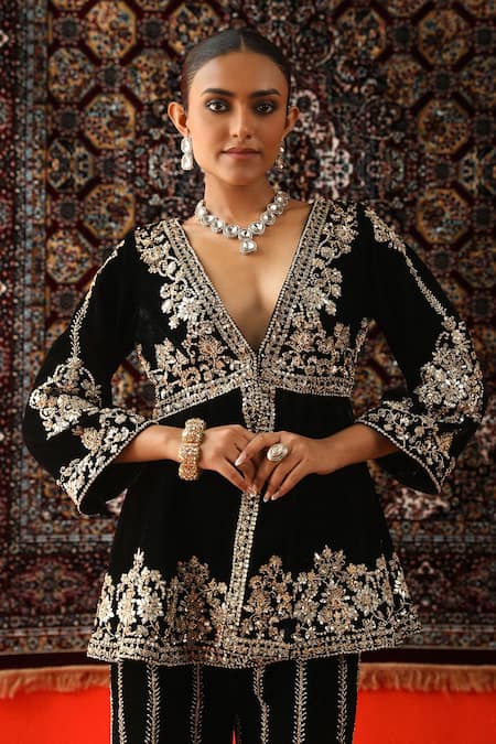 Sabe_Black Velvet Gota Patti, Zari, Embroidery Plunge Neck Floral Kurta Set _at_Aza_Fashions