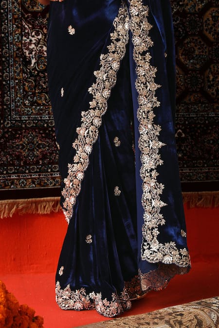 Buy Sabe Blue Silk, Velvet Embroidery, Zari, Sequins Sweetheart Neck Floral Saree Set Online at Aza Fashions Buy_Sabe_Blue Silk, Velvet Embroidery, Zari, Sequins Sweetheart Neck Floral Saree Set _Online_at_Aza_Fashions