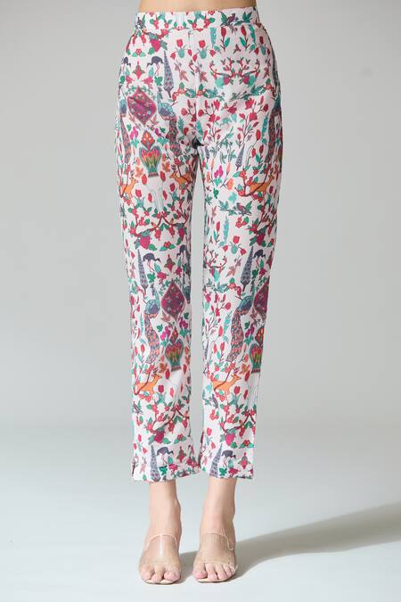 Samyukta Singhania White Muslin V-neck Gardenia Print Kurta Set Online at Aza Fashions Samyukta Singhania_White Muslin V-neck Gardenia Print Kurta Set_Online_at_Aza_Fashions