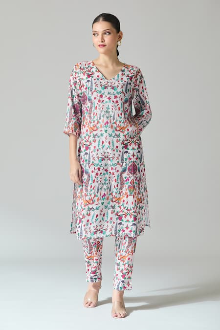 Buy Samyukta Singhania White Muslin V-neck Gardenia Print Kurta Set Online at Aza Fashions Buy_Samyukta Singhania_White Muslin V-neck Gardenia Print Kurta Set_Online_at_Aza_Fashions