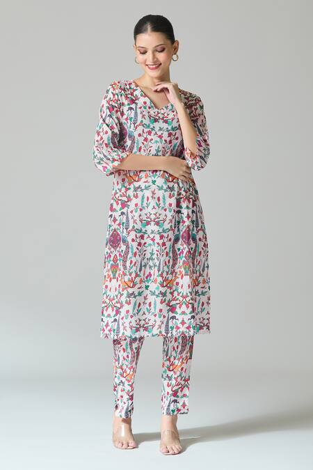 Shop Samyukta Singhania White Muslin V-neck Gardenia Print Kurta Set Online at Aza Fashions Shop_Samyukta Singhania_White Muslin V-neck Gardenia Print Kurta Set_Online_at_Aza_Fashions