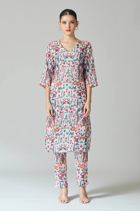 Buy Samyukta Singhania White Muslin V-neck Gardenia Print Kurta Set Buy_Samyukta Singhania_White Muslin V-neck Gardenia Print Kurta Set