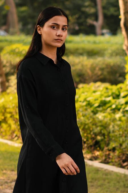 Buy_RAAS LIFE_Black Wool Collared Merino Midi Shirt Dress _Online_at_Aza_Fashions