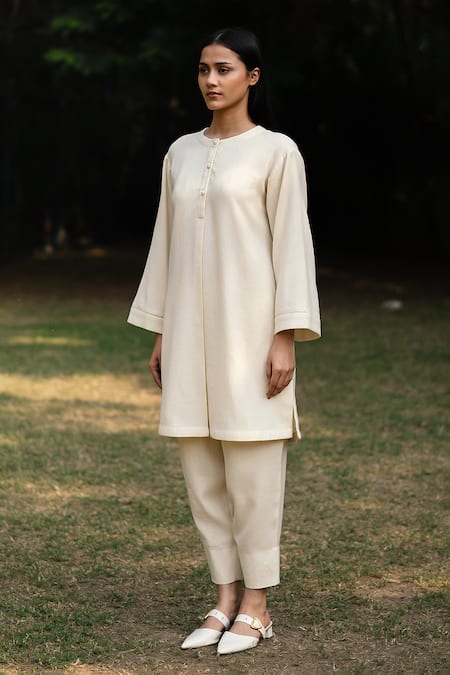 RAAS LIFE Cream Solid Kurta Set With Trouser 