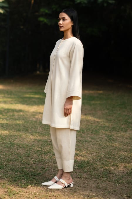 Buy_RAAS LIFE_Cream Wool Round Neck Solid Kurta Set With Stole _Online_at_Aza_Fashions