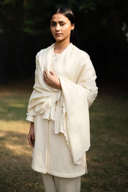 RAAS LIFE_Cream Wool Round Neck Solid Kurta Set With Stole _at_Aza_Fashions