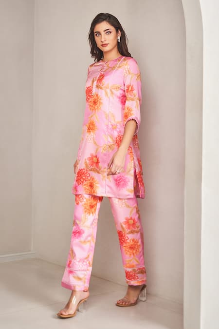 Sammohi By Moksha And Hiral_Pink Modal, Satin Round Neck Floral Printed Kurta Set _Online_at_Aza_Fashions