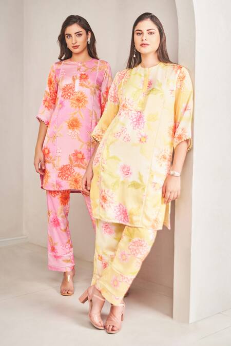 Shop_Sammohi By Moksha And Hiral_Pink Modal, Satin Round Neck Floral Printed Kurta Set _Online_at_Aza_Fashions