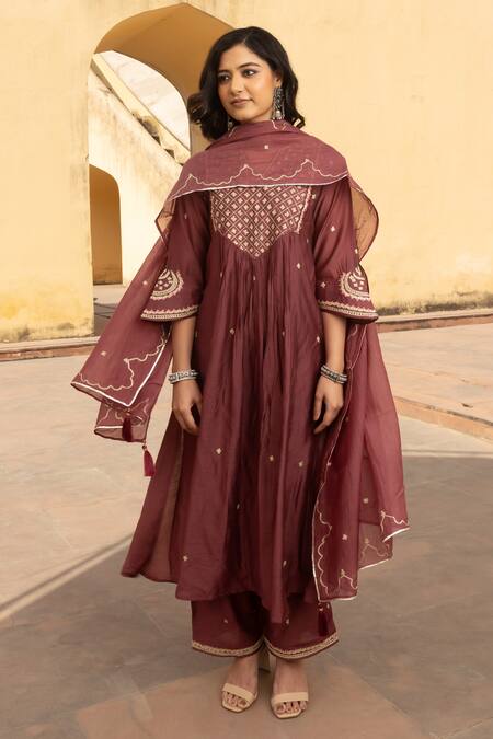 ASRUMO_Wine Chanderi Embroidery Split V-neck Ditsy Blossom Kurta Set _Online_at_Aza_Fashions