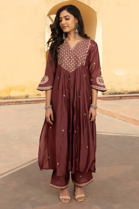 Buy_ASRUMO_Wine Chanderi Embroidery Split V-neck Ditsy Blossom Kurta Set _Online_at_Aza_Fashions