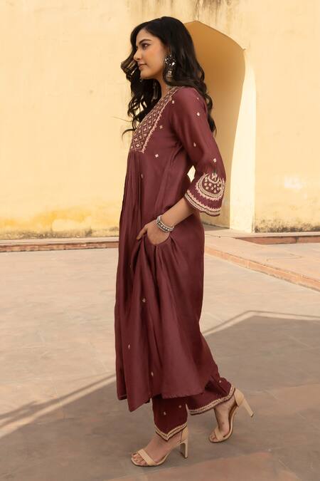 Shop_ASRUMO_Wine Chanderi Embroidery Split V-neck Ditsy Blossom Kurta Set _Online_at_Aza_Fashions