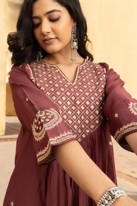 Buy_ASRUMO_Wine Chanderi Embroidery Split V-neck Ditsy Blossom Kurta Set 