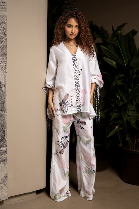 Sonam Parmar Jhawar_White Crepe Blend Blunt V Floral Print Tie-up Shirt And Pant Set_Online_at_Aza_Fashions