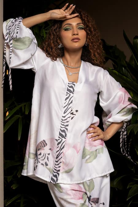 Buy_Sonam Parmar Jhawar_White Crepe Blend Blunt V Floral Print Tie-up Shirt And Pant Set