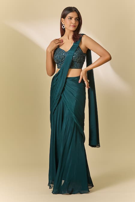 Samyukta Singhania Green Chiffon Cut Work, Sequins Pre-draped Saree Set With Embroidered Blouse Online at Aza Fashions Samyukta Singhania_Green Chiffon Cut Work, Sequins Pre-draped Saree Set With Embroidered Blouse_Online_at_Aza_Fashions
