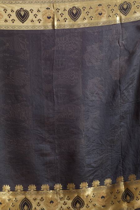 Buy_Samyukta Singhania_Black Silk Embroidery Woven Paisley Motif Saree 