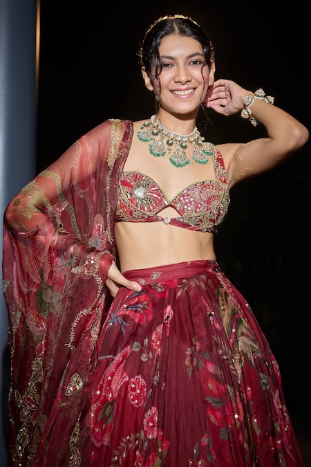 Buy_Mahima Mahajan_Red Organza Sequins, Mirrors, Embroidery Sweetheart Neck Sindoori Lehenga Set _Online_at_Aza_Fashions